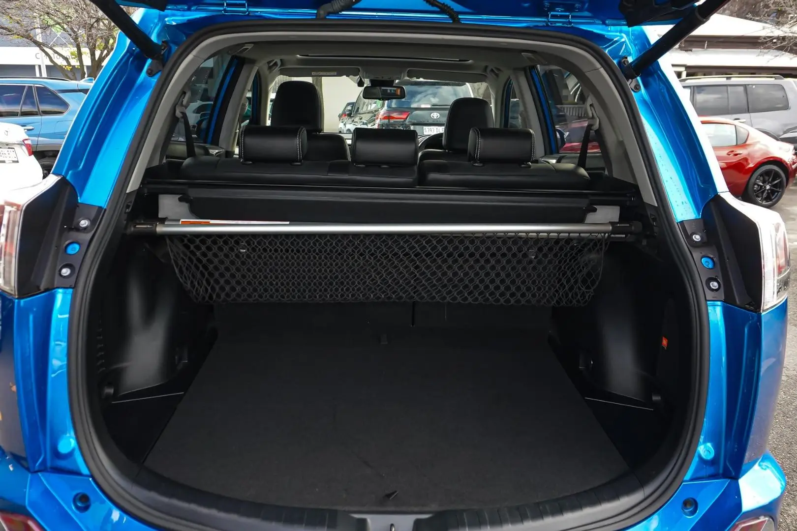 2016 Toyota RAV4 Gallery Image 10