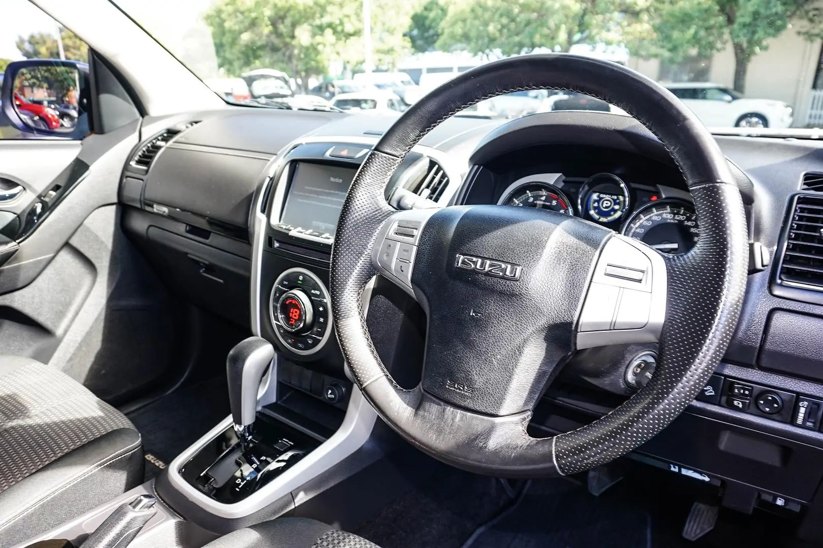 2020 Isuzu MU-X Gallery Image 6