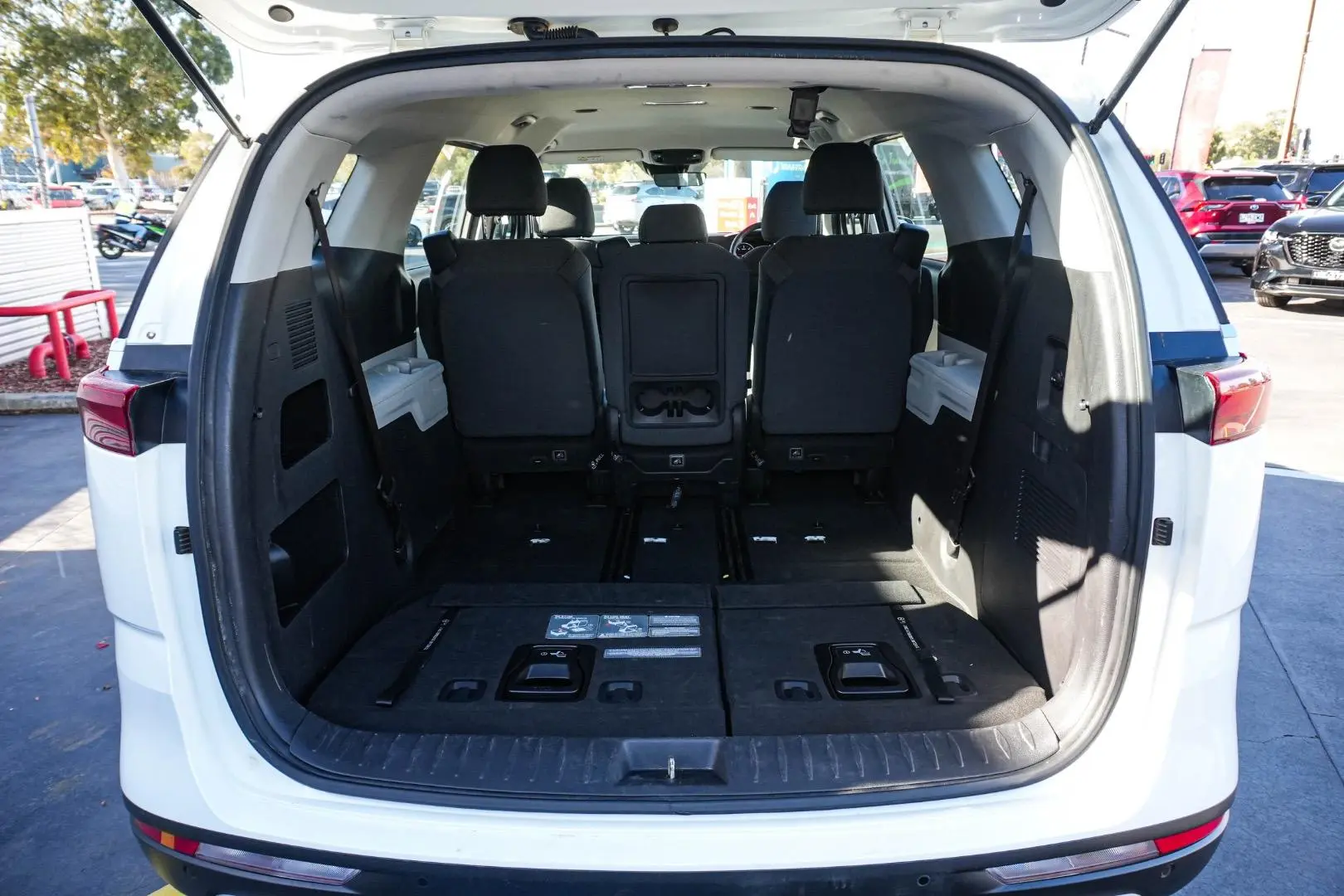 2022 Kia Carnival Gallery Image 11