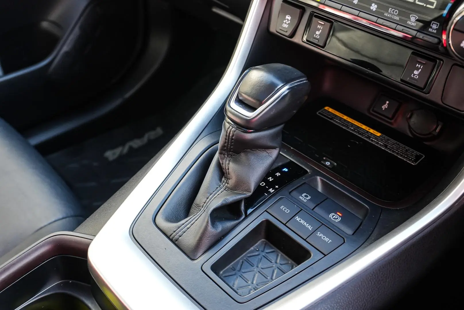 2020 Toyota RAV4 Gallery Image 17