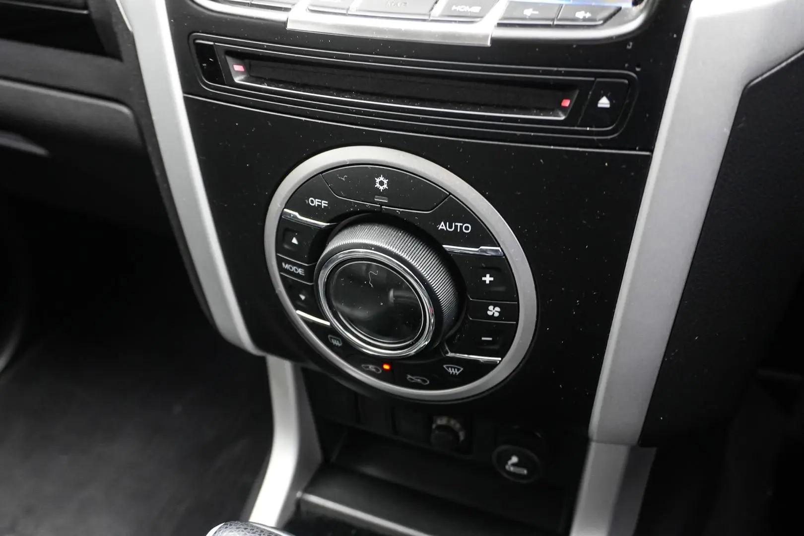 2019 Isuzu MU-X Gallery Image 24