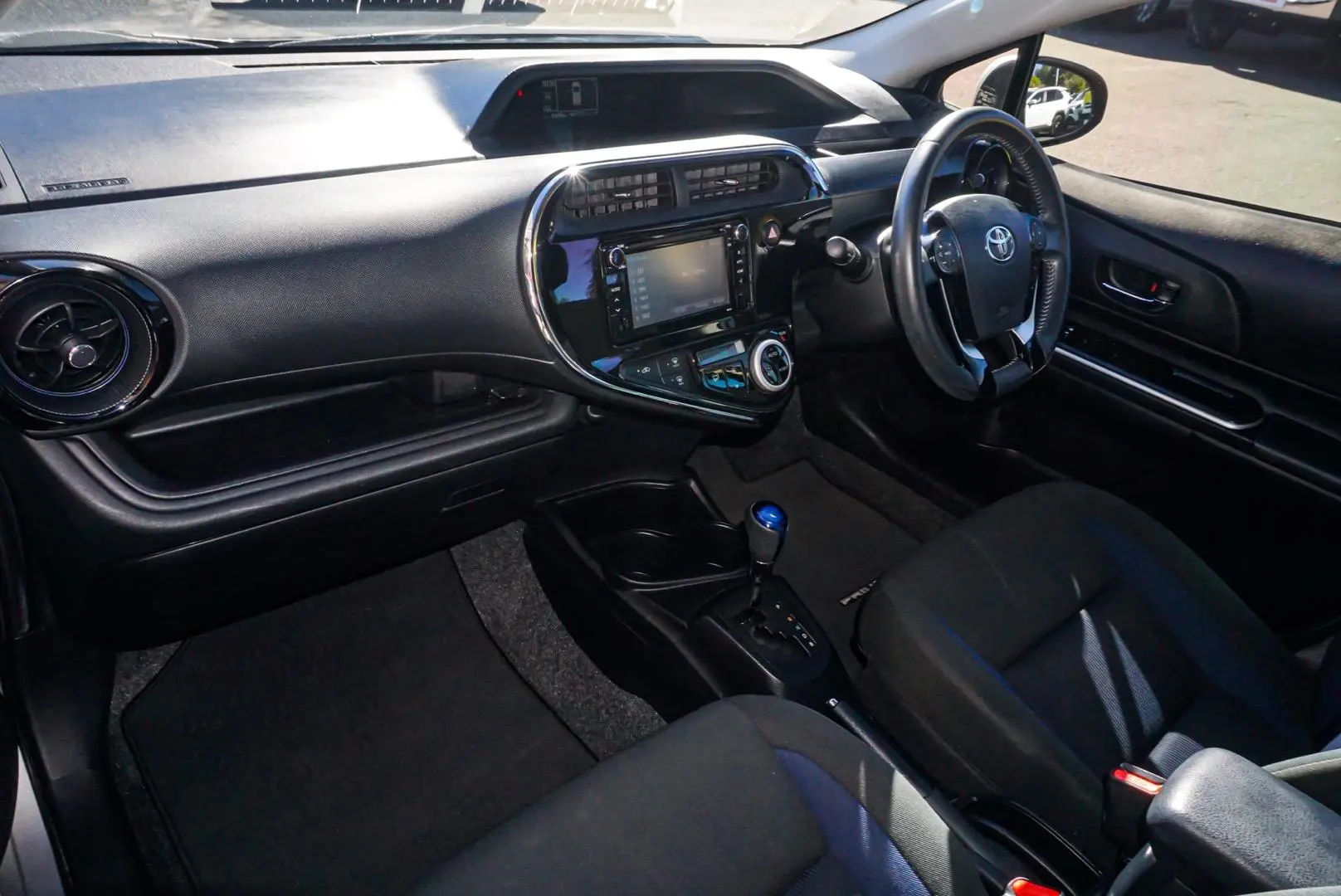 2018 Toyota Prius C Gallery Image 9