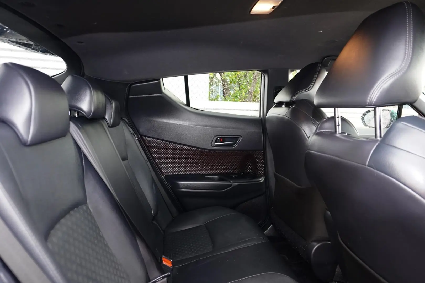 2018 Toyota C-HR Gallery Image 7