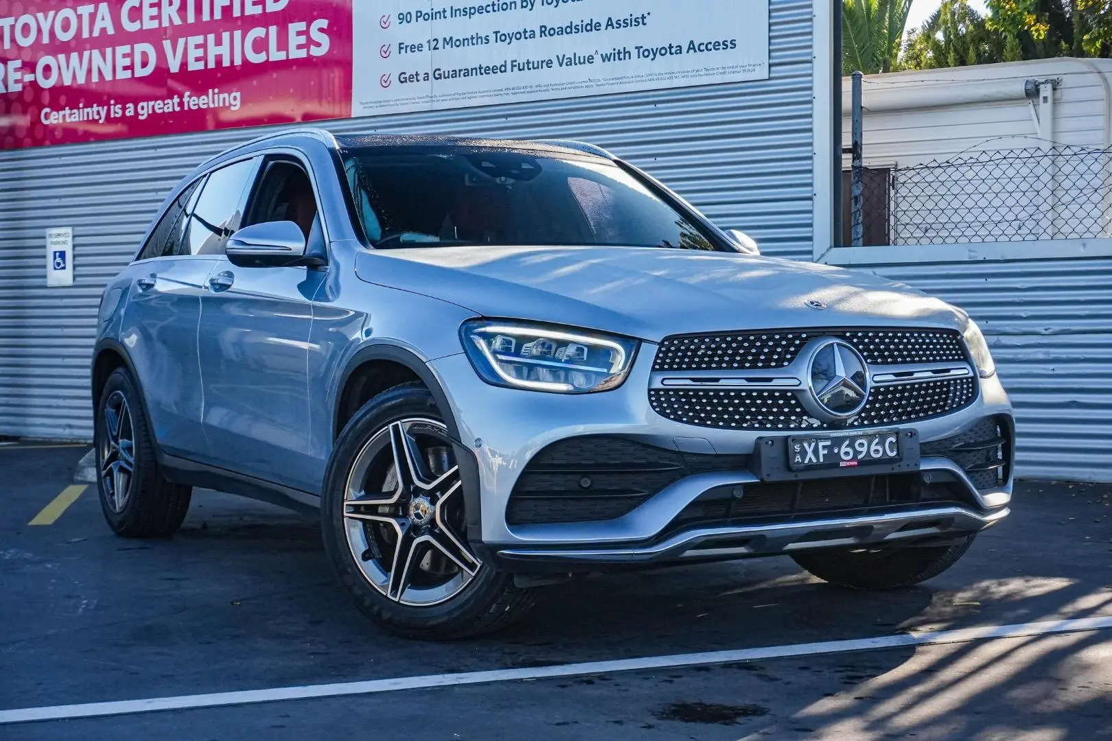 2021 Mercedes-Benz GLC-Class Gallery Image 2