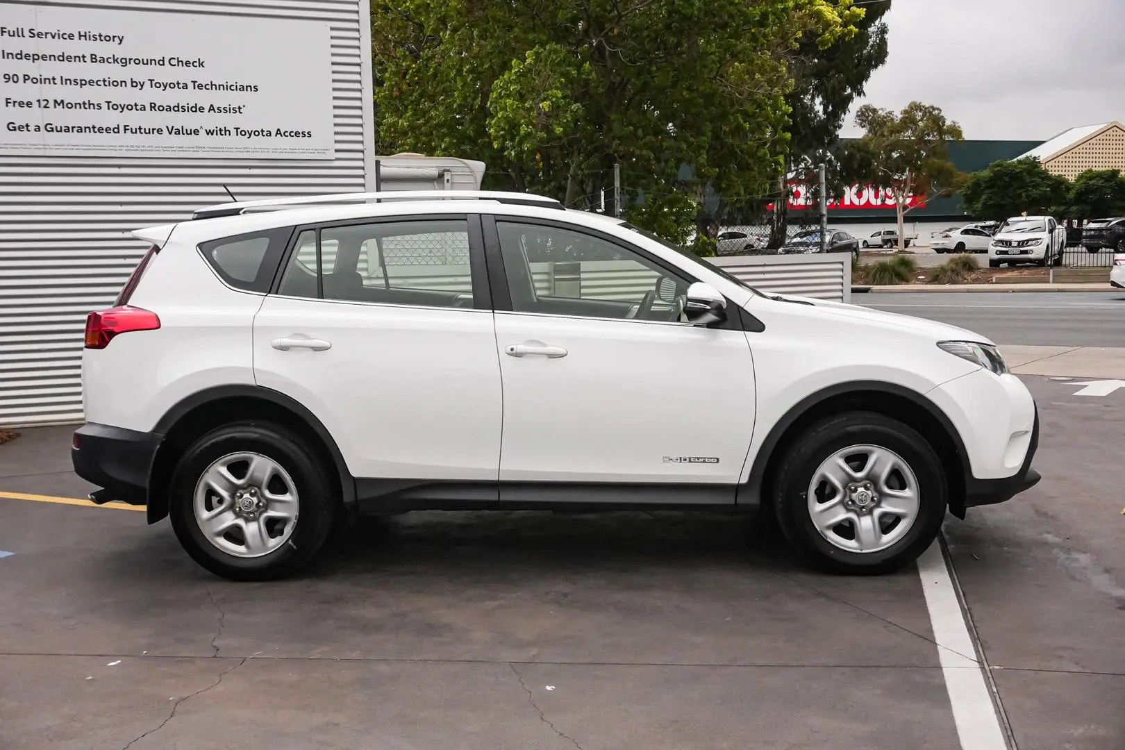 2013 Toyota RAV4 Gallery Image 4