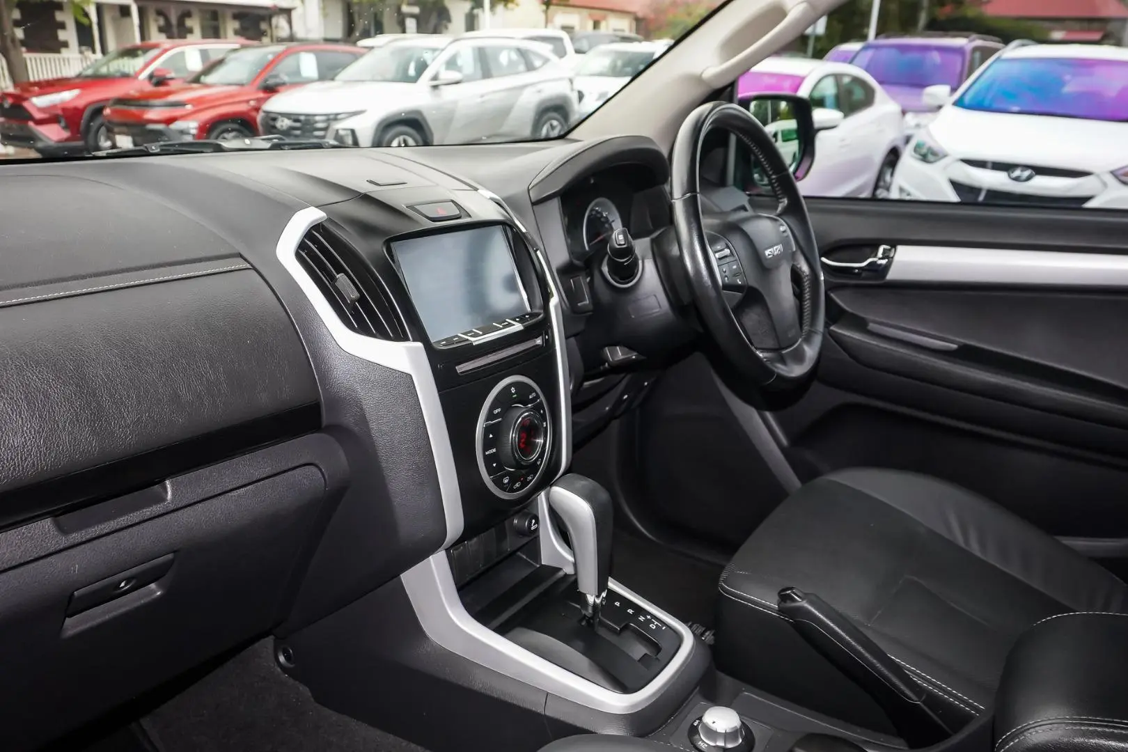 2018 Isuzu D-MAX Gallery Image 10
