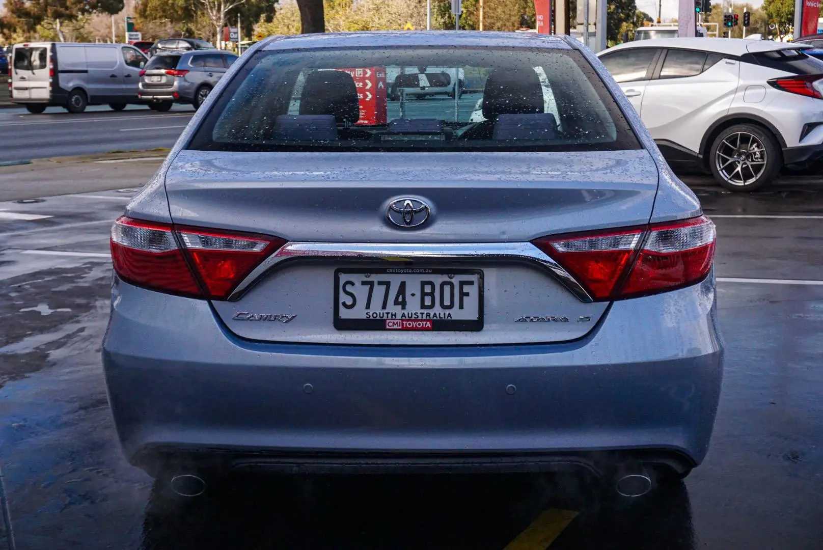2015 Toyota Camry Gallery Image 6