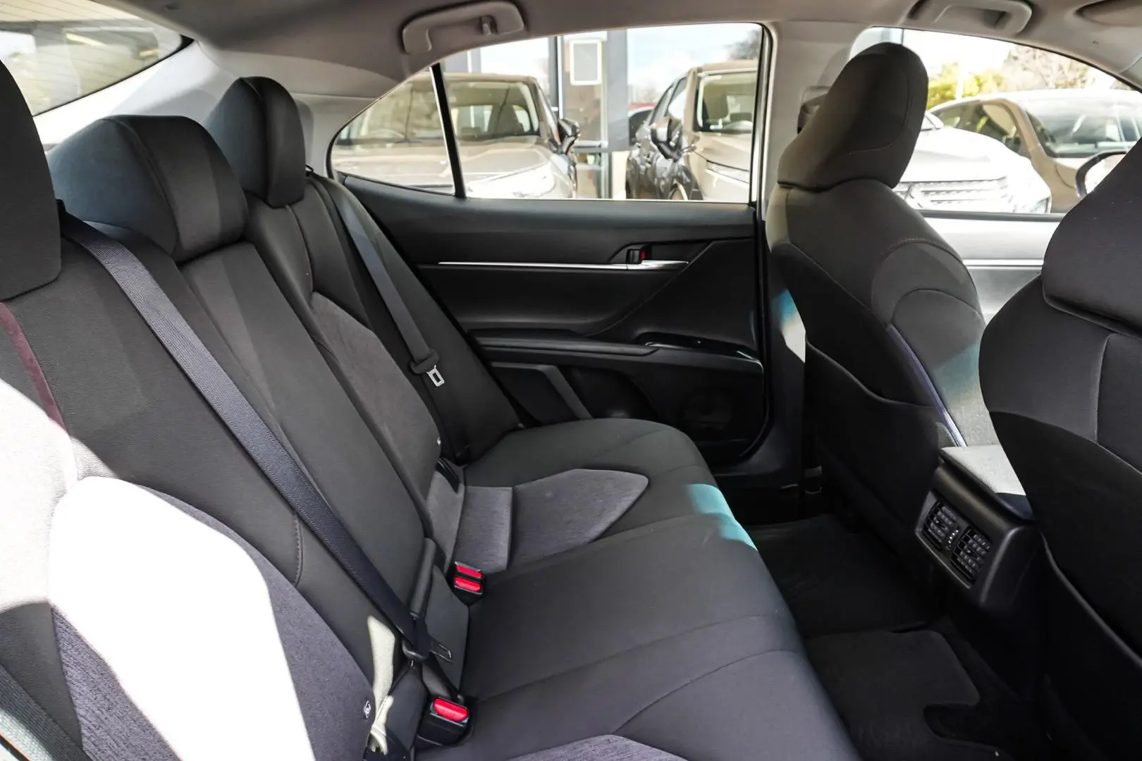 2018 Toyota Camry Gallery Image 8