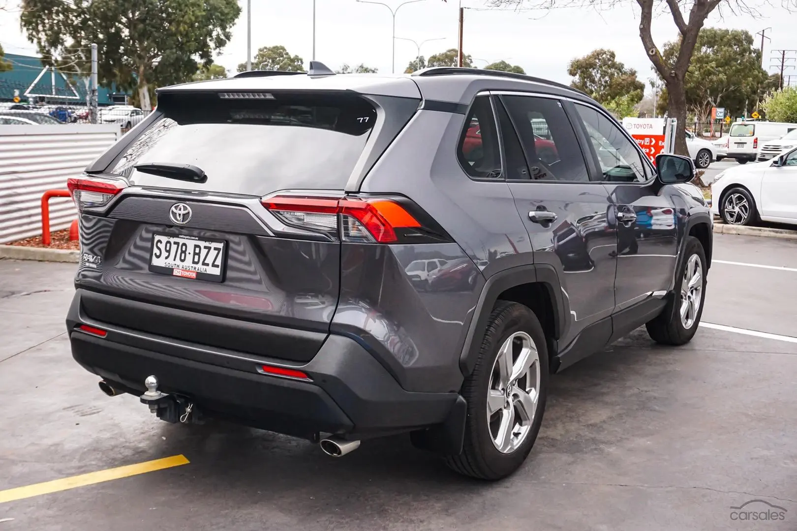 2019 Toyota RAV4 Image 2