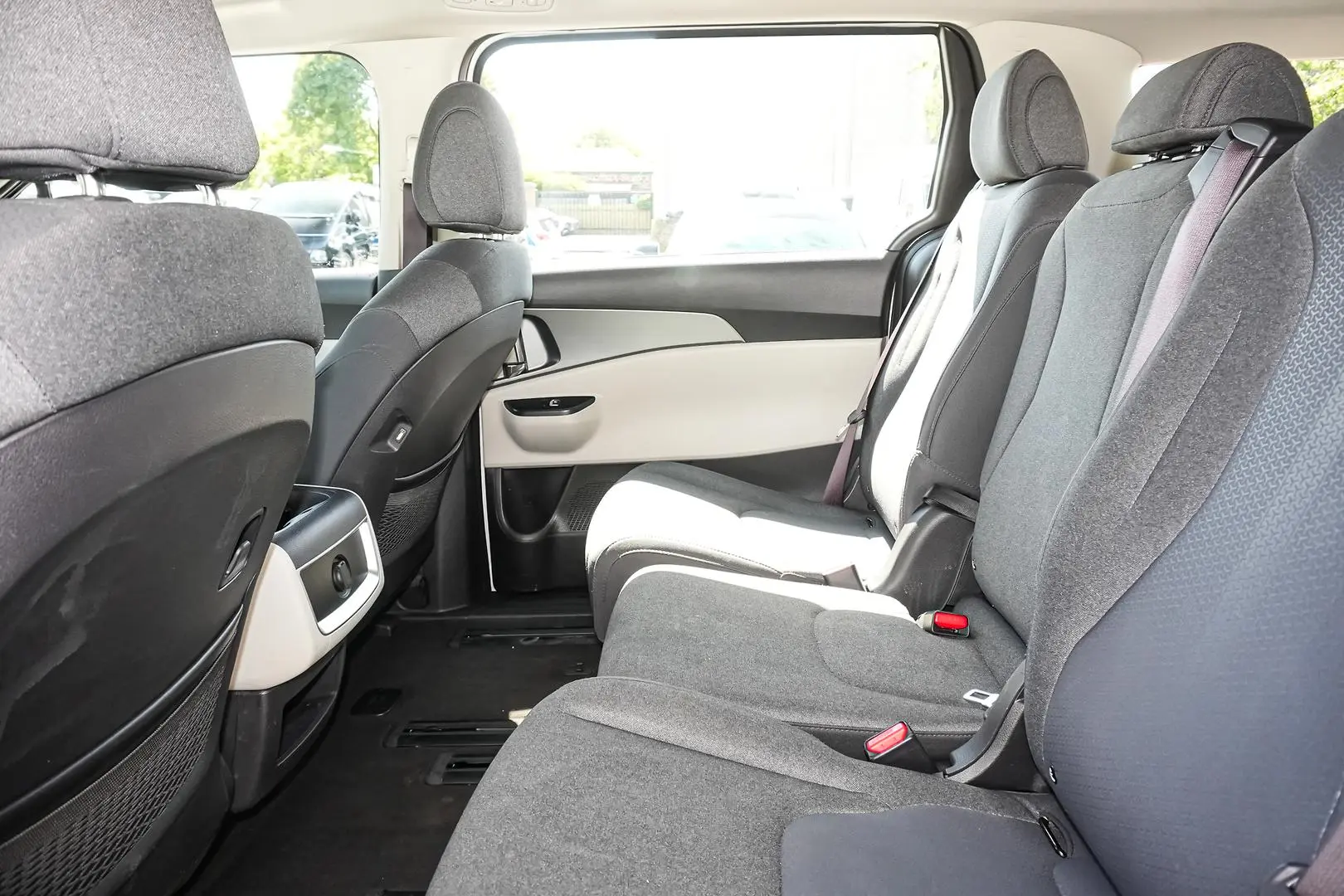 2022 Kia Carnival Gallery Image 12