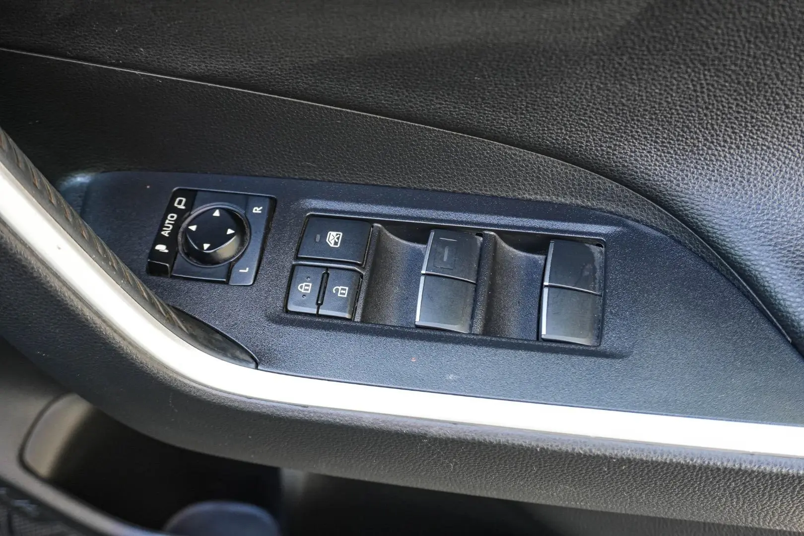2021 Toyota RAV4 Gallery Image 17