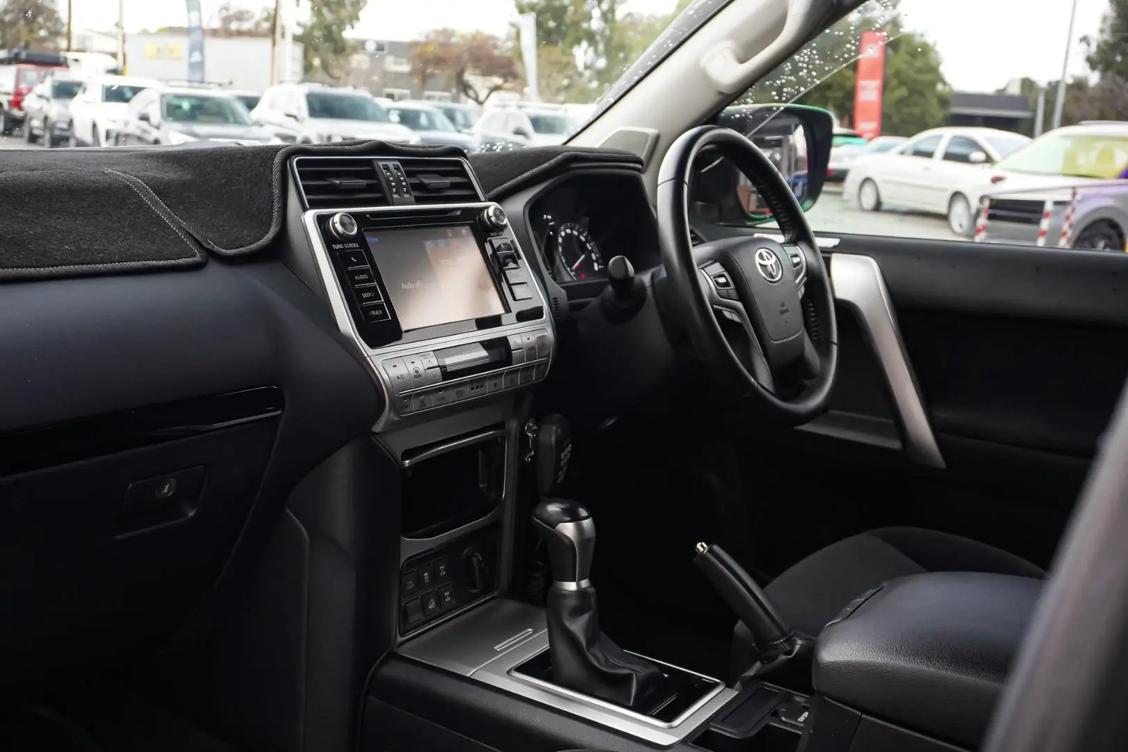 2018 Toyota Landcruiser Prado Gallery Image 11