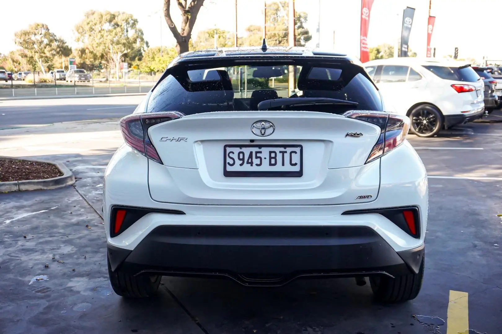2017 Toyota C-HR Gallery Image 6
