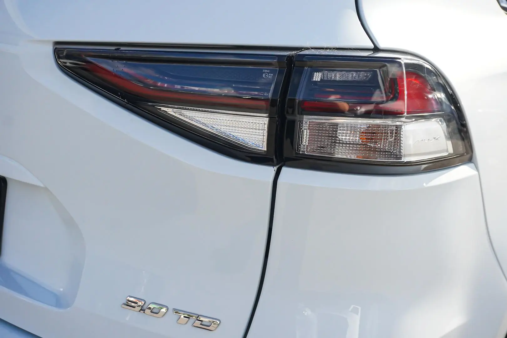 2021 Isuzu MU-X Gallery Image 13