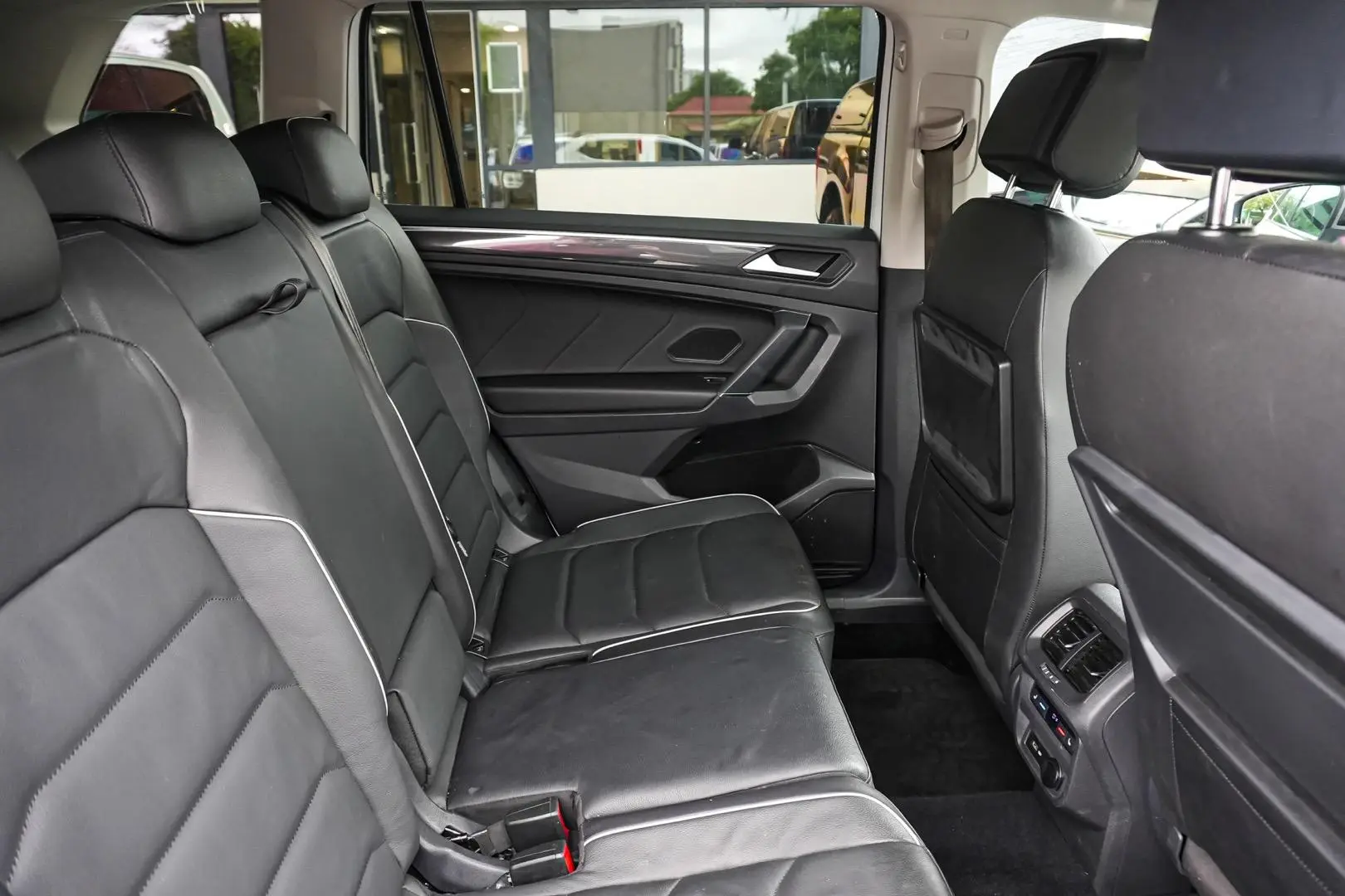 2020 Volkswagen Tiguan Gallery Image 9