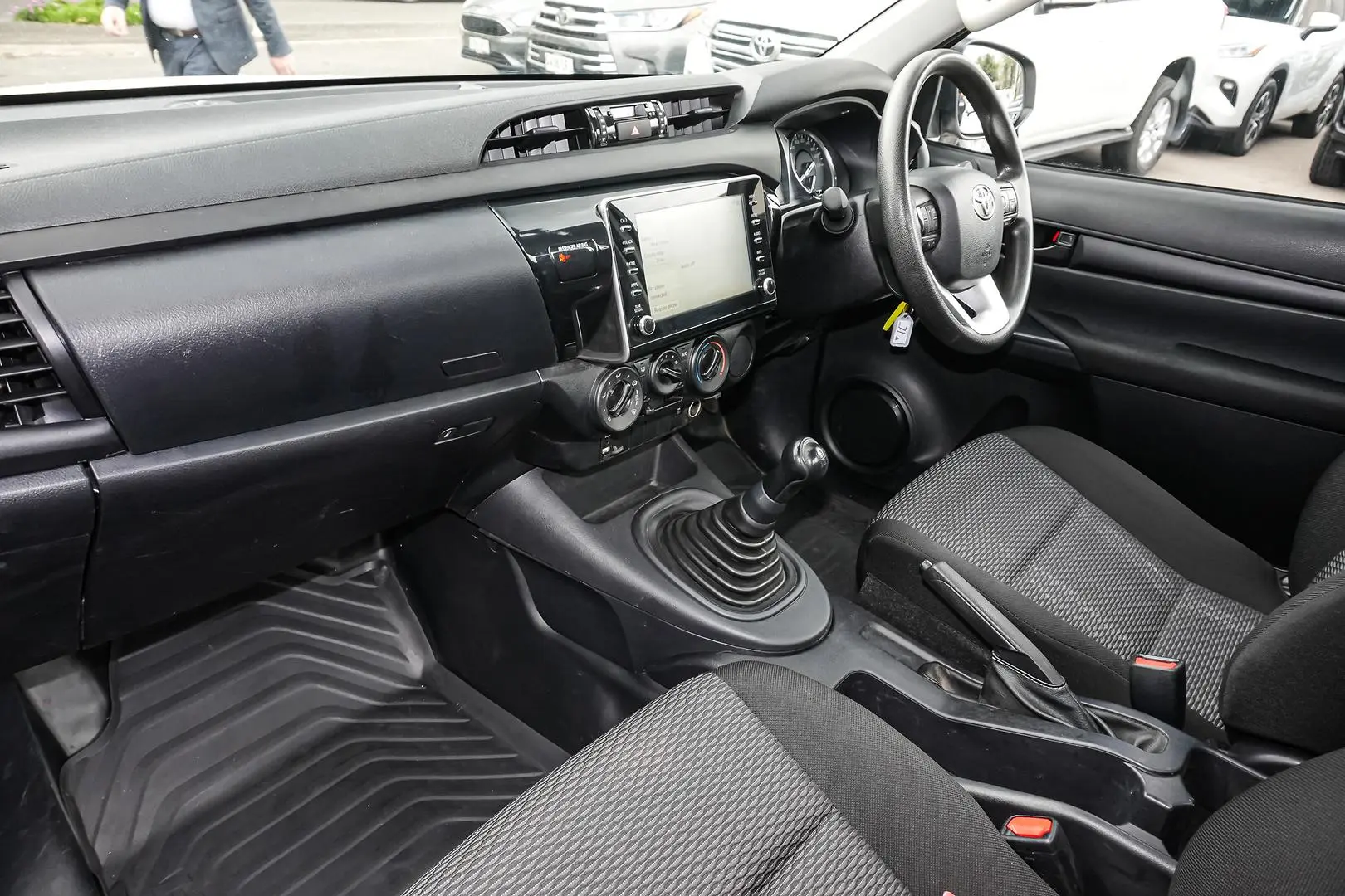 2022 Toyota Hilux Gallery Image 7