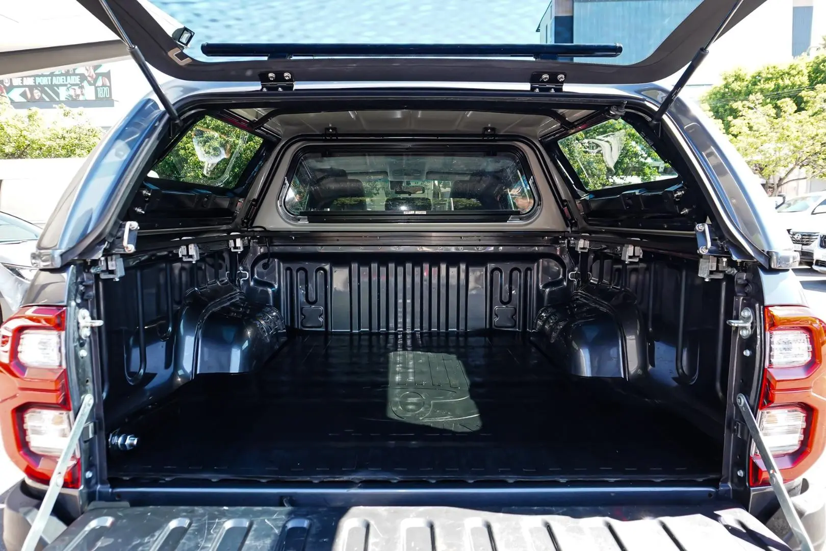 2022 Toyota Hilux Gallery Image 10