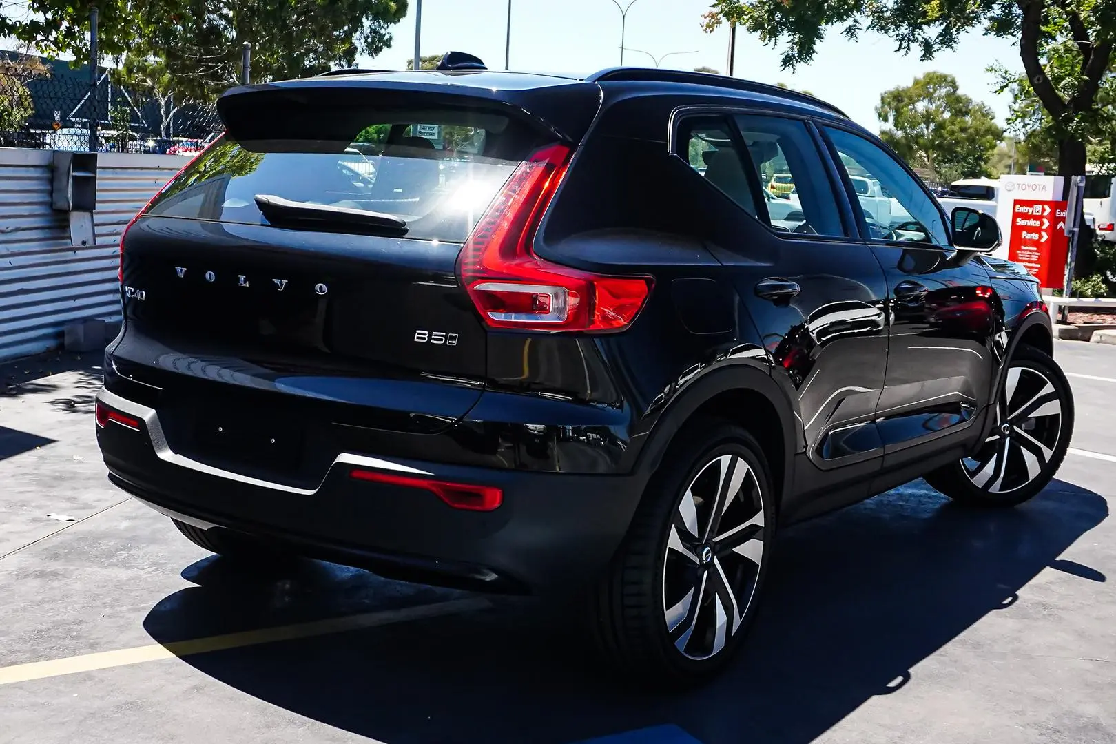 2023 Volvo XC40 Gallery Image 3