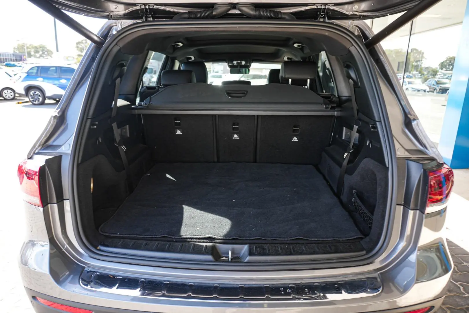 2021 Mercedes-Benz GLB-Class Gallery Image 11