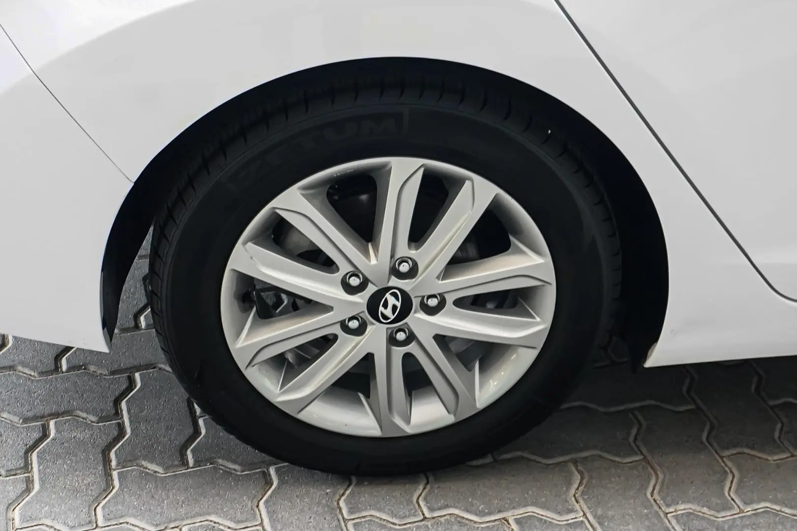 2014 Hyundai Elantra Gallery Image 17