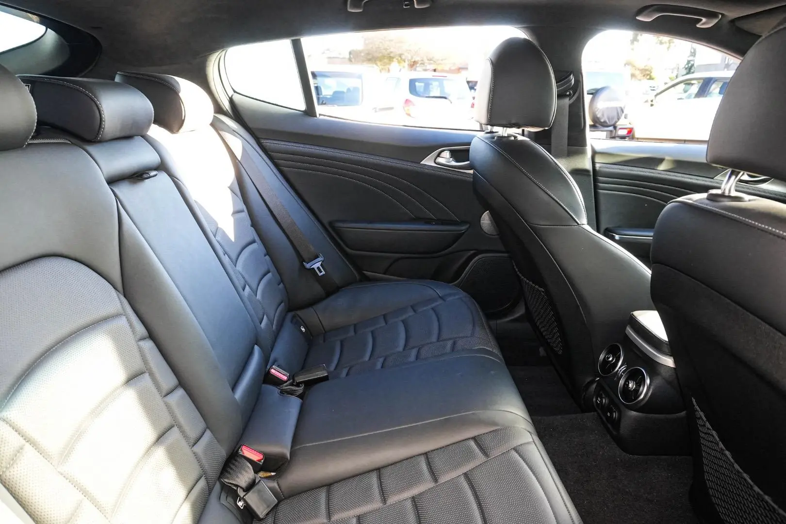 2022 Kia Stinger Gallery Image 9