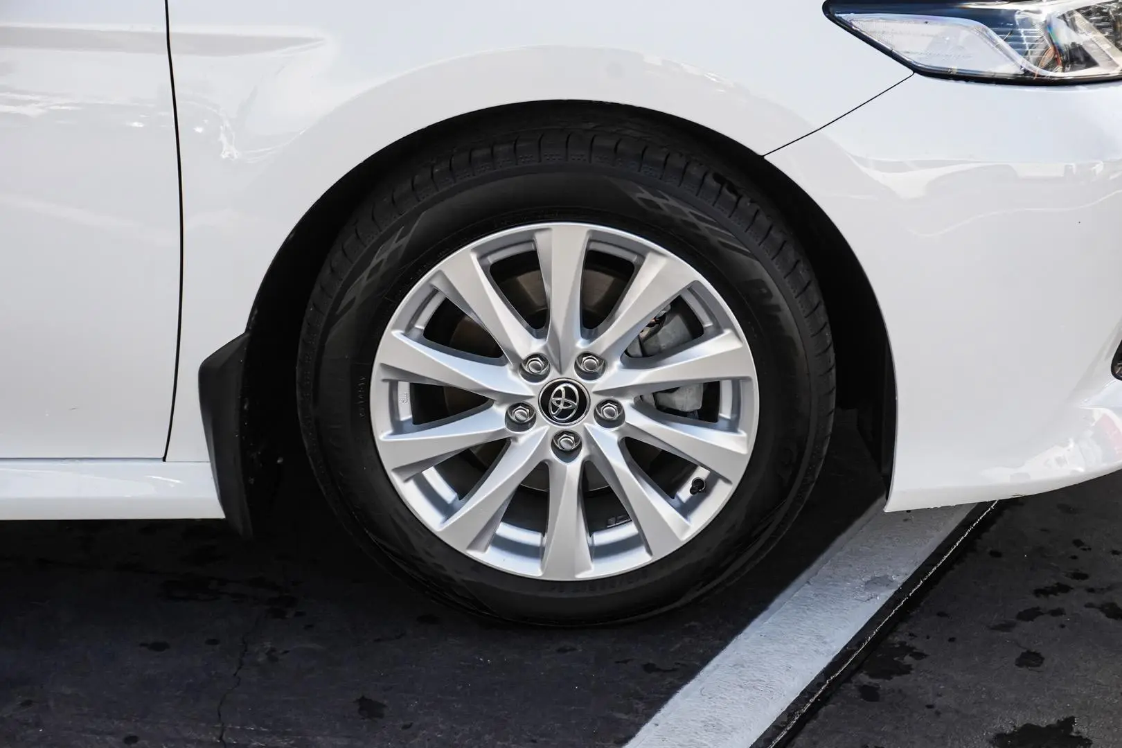 2018 Toyota Camry Gallery Image 12