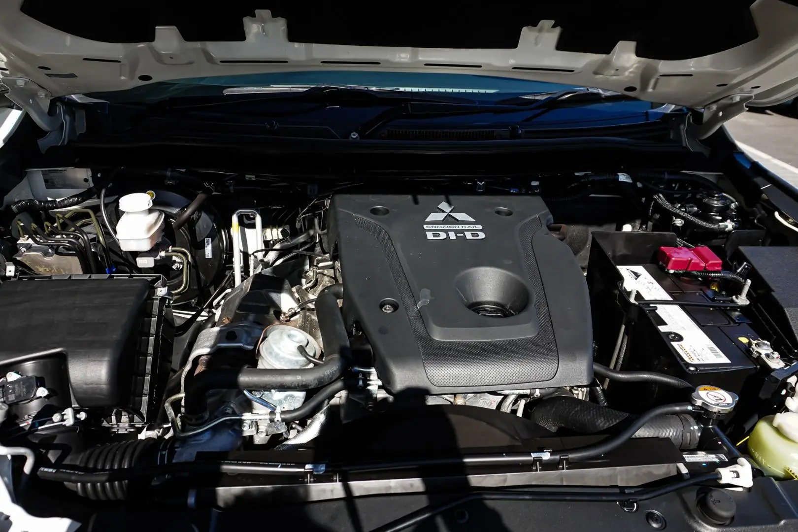 2021 Mitsubishi Pajero Sport Gallery Image 25