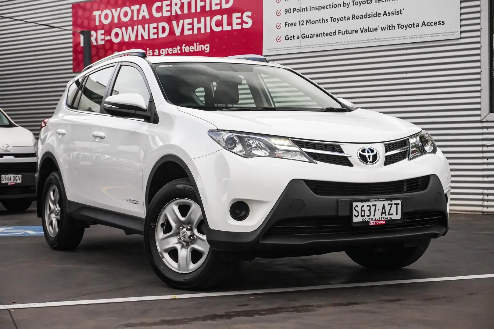 2013 Toyota RAV4 Gallery Image 2