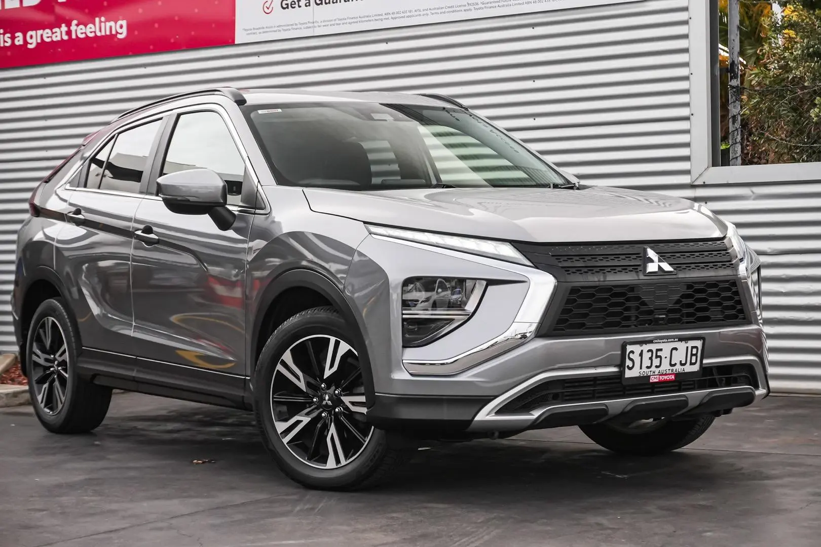 2020 Mitsubishi Eclipse Cross Gallery Image 2