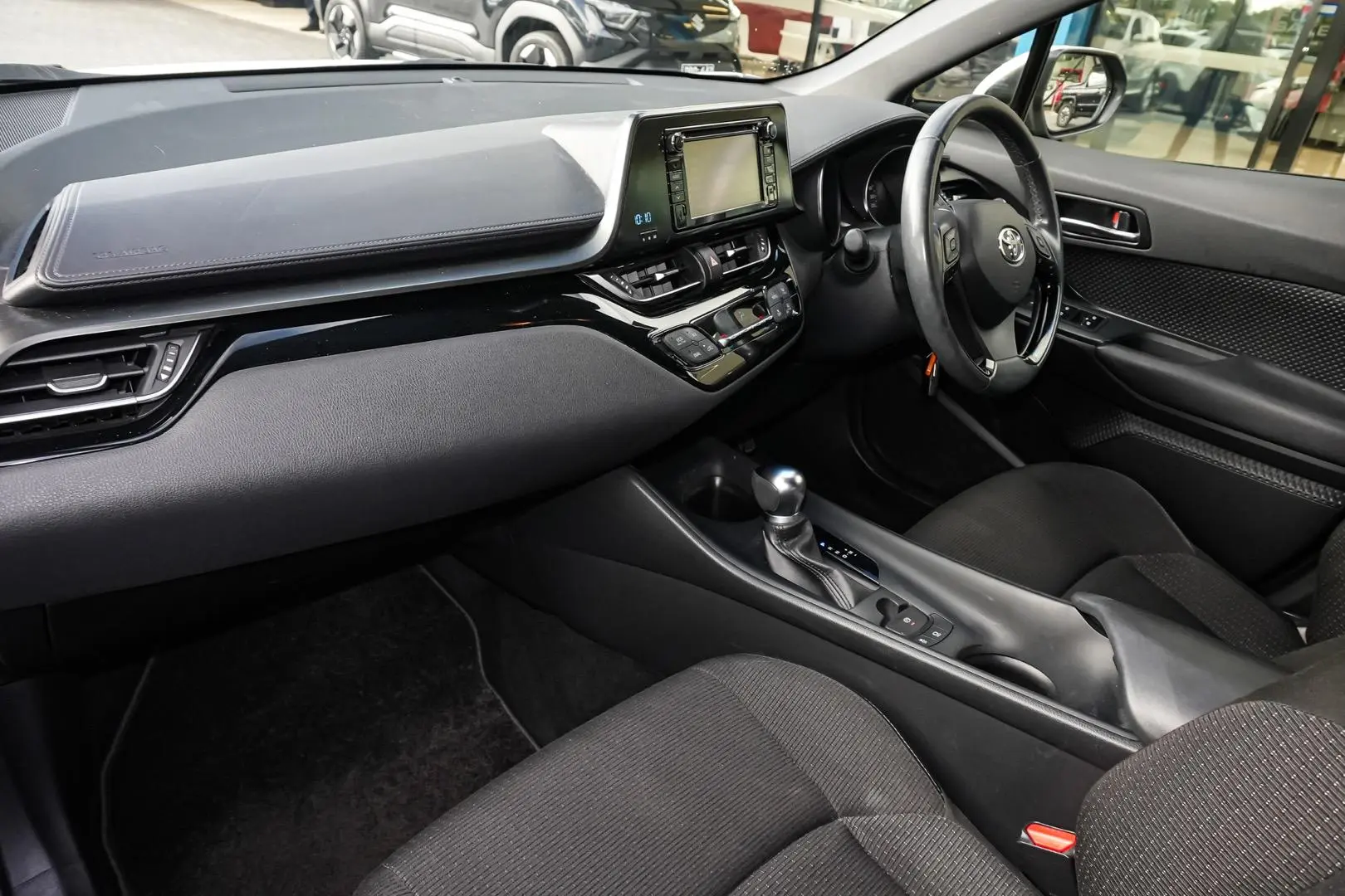 2019 Toyota C-HR Gallery Image 10