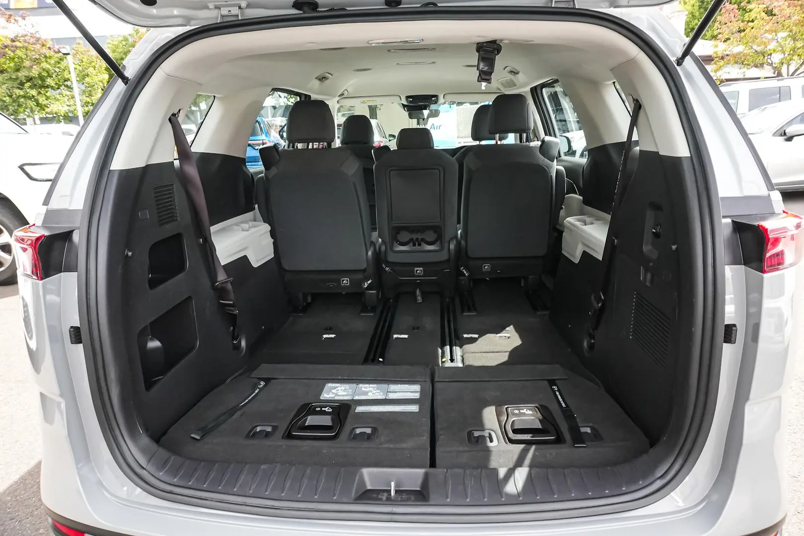 2022 Kia Carnival Gallery Image 13