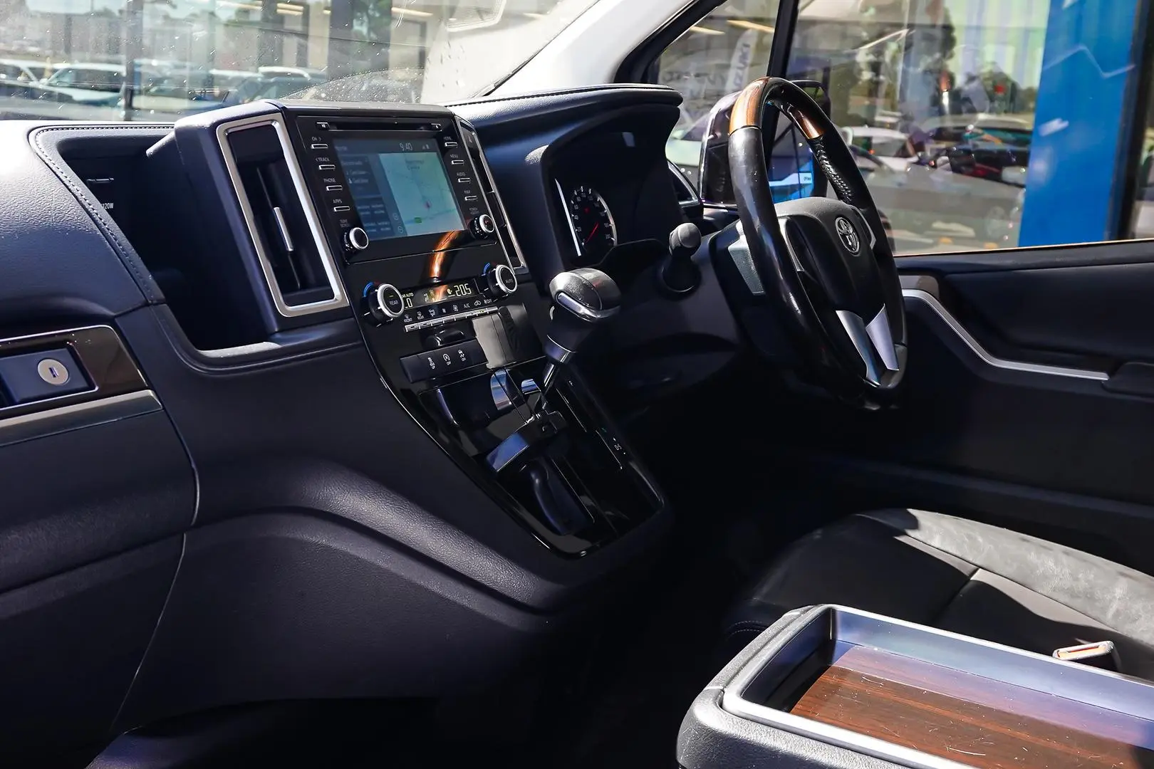 2019 Toyota Granvia Gallery Image 12