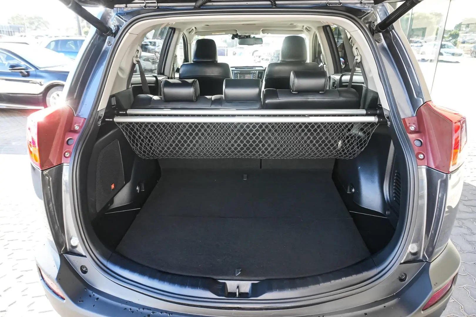 2015 Toyota RAV4 Gallery Image 11