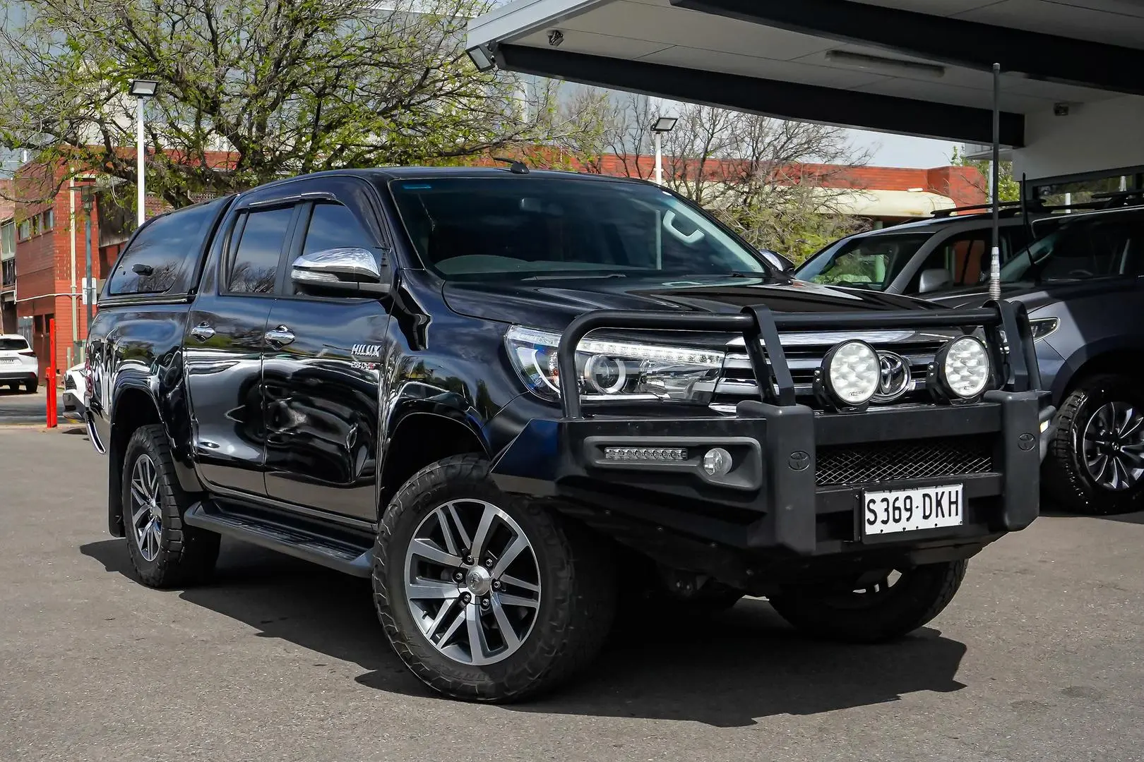 2016 Toyota Hilux Gallery Image 2