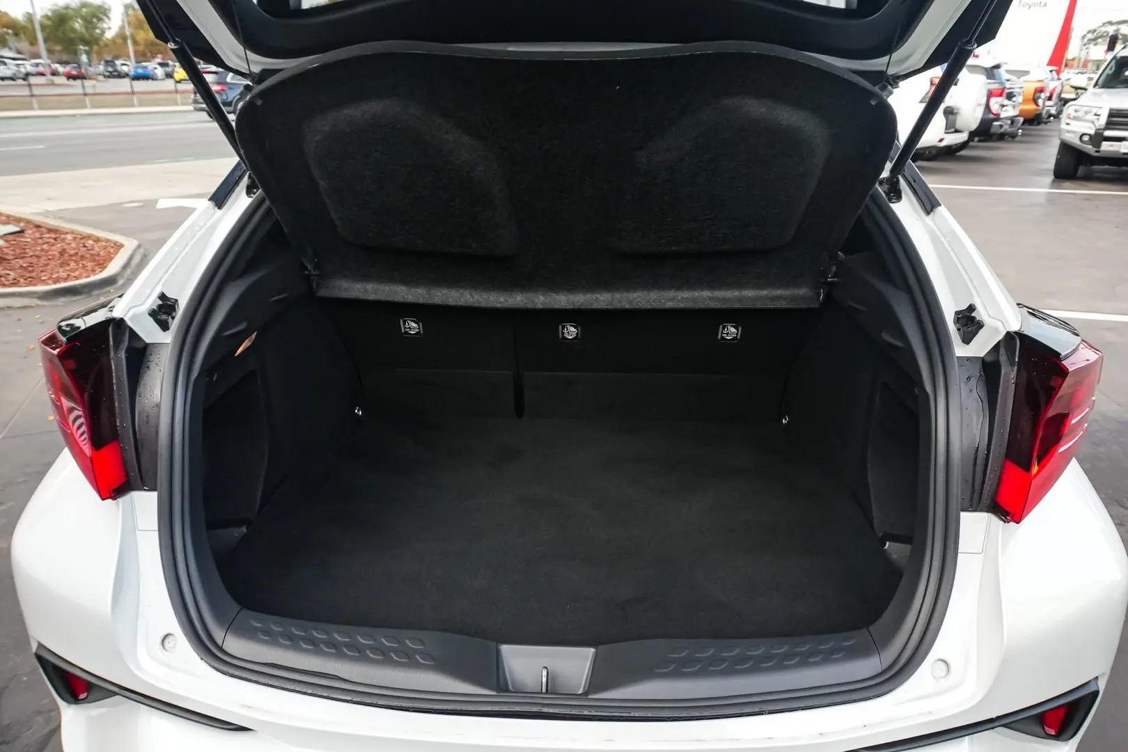 2021 Toyota C-HR Gallery Image 10