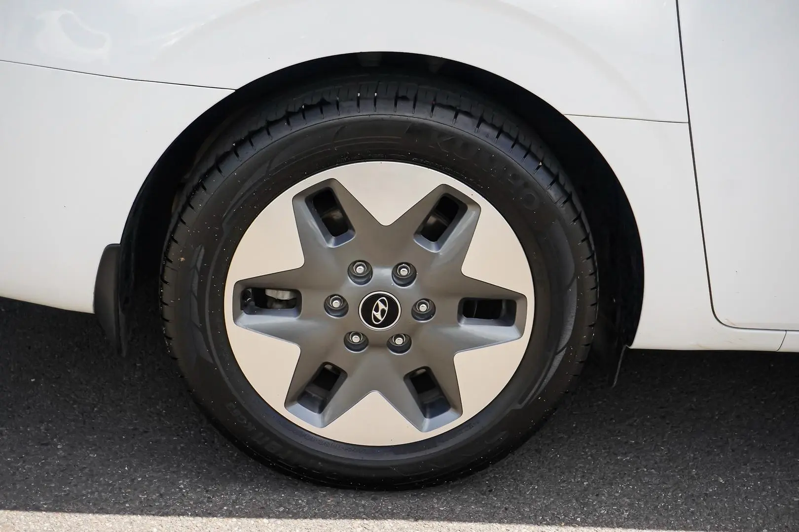 2023 Hyundai STARIA Gallery Image 17