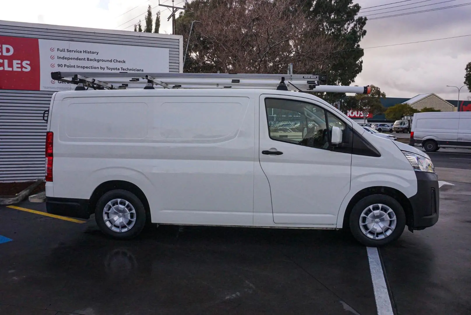 2020 Toyota Hiace Gallery Image 4