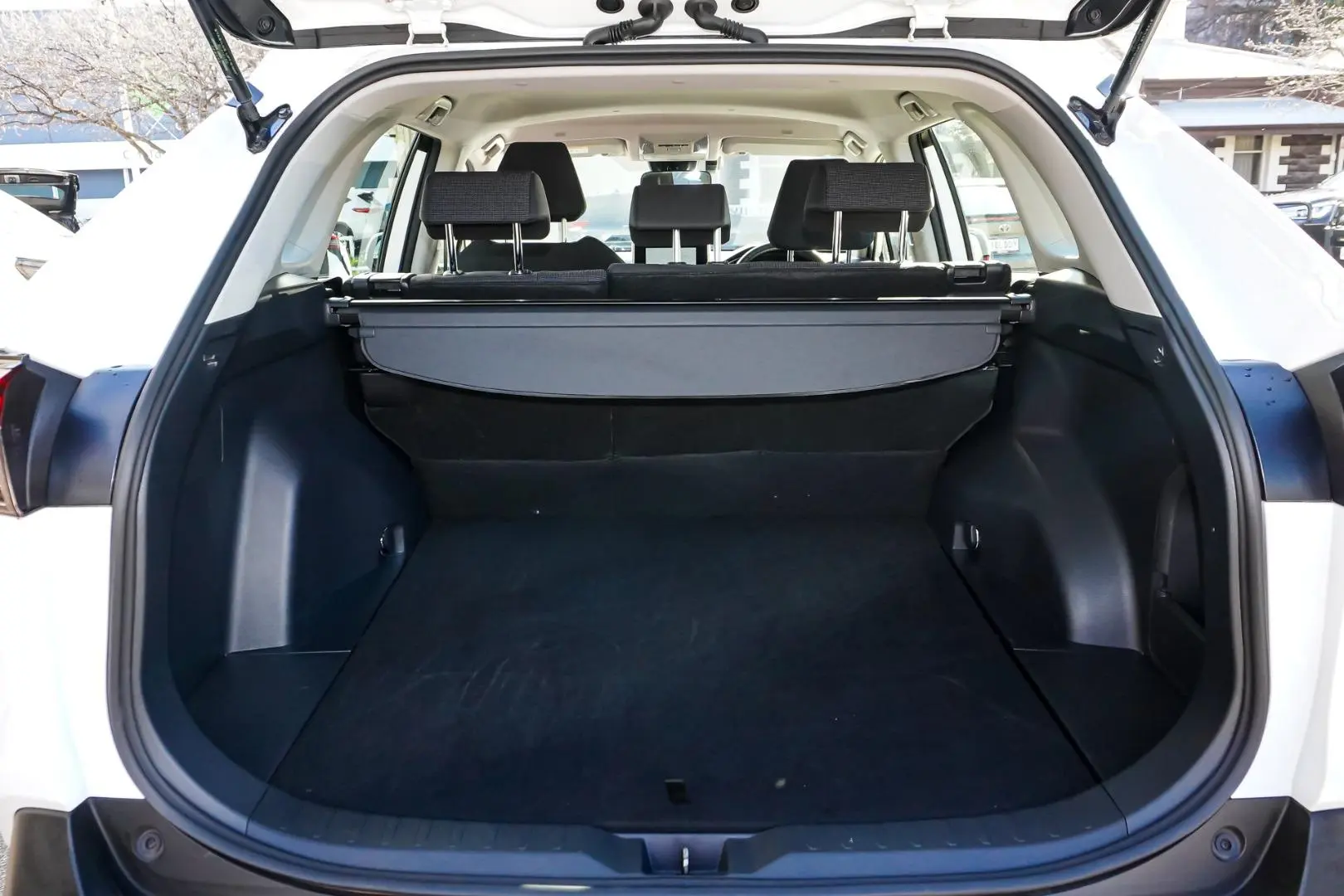 2025 Toyota RAV4 Gallery Image 9