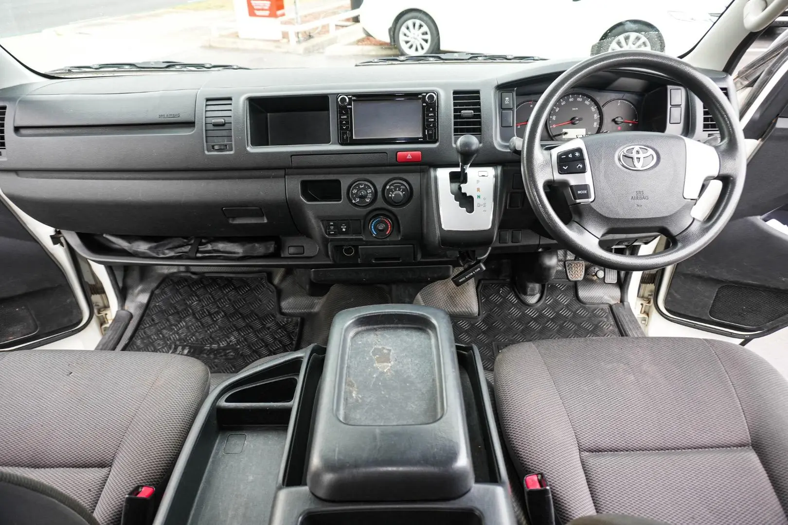 2017 Toyota Hiace Gallery Image 10