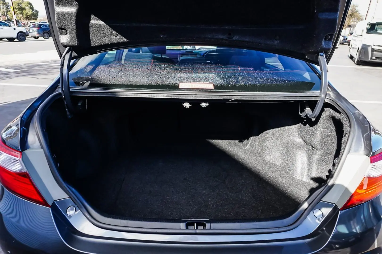 2017 Toyota Camry Gallery Image 9