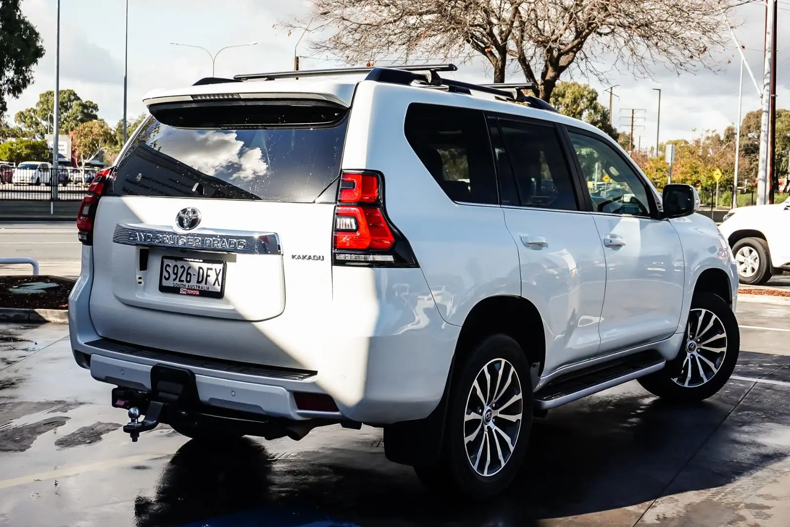 2021 Toyota Landcruiser Prado Gallery Image 2