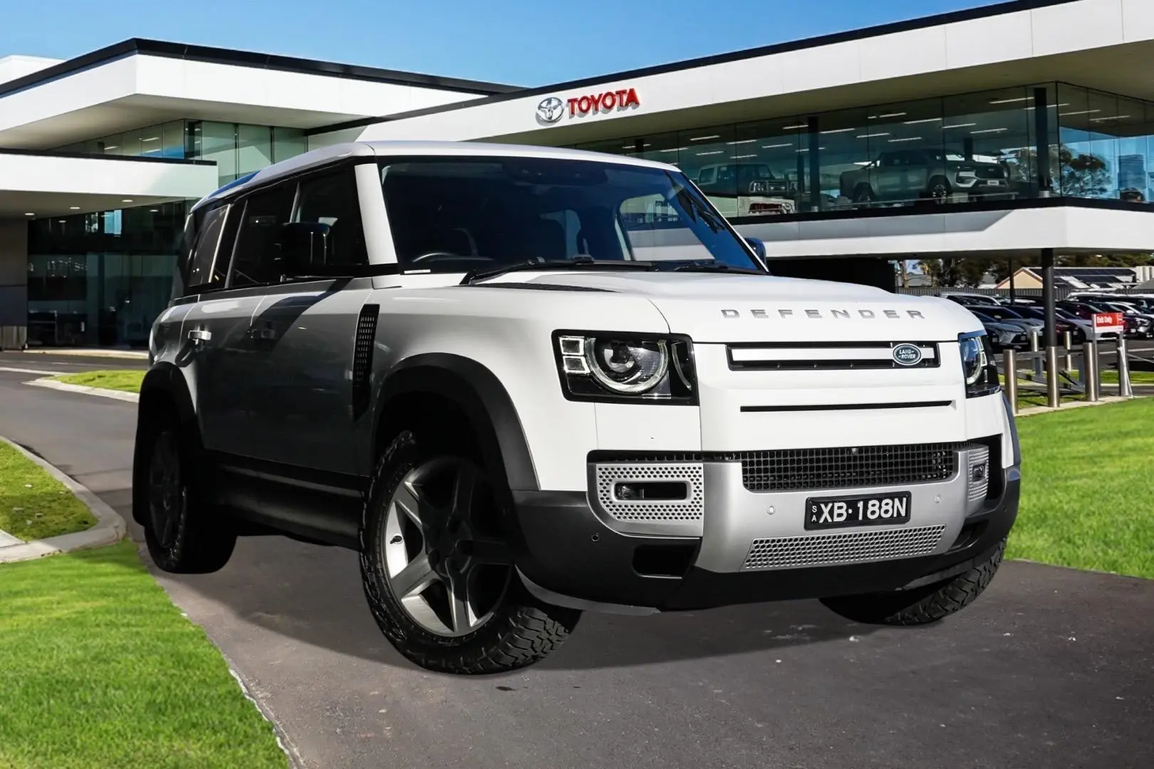 2021 Land Rover Defender Gallery Image 1