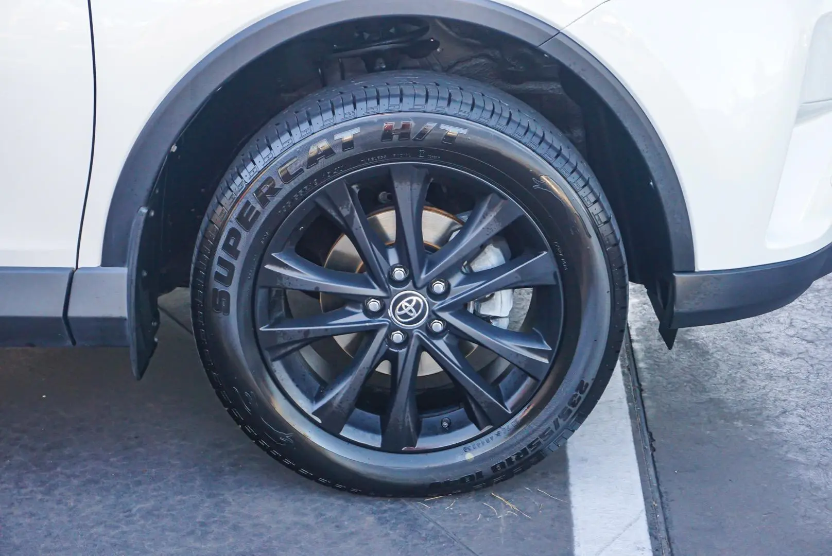 2017 Toyota RAV4 Gallery Image 12