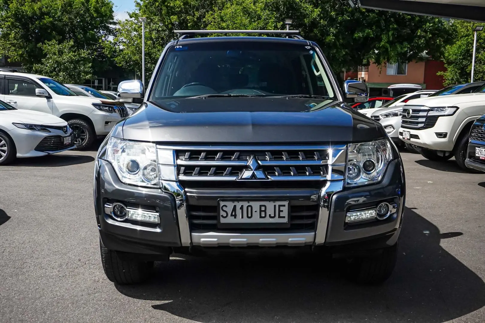 2015 Mitsubishi Pajero Gallery Image 4