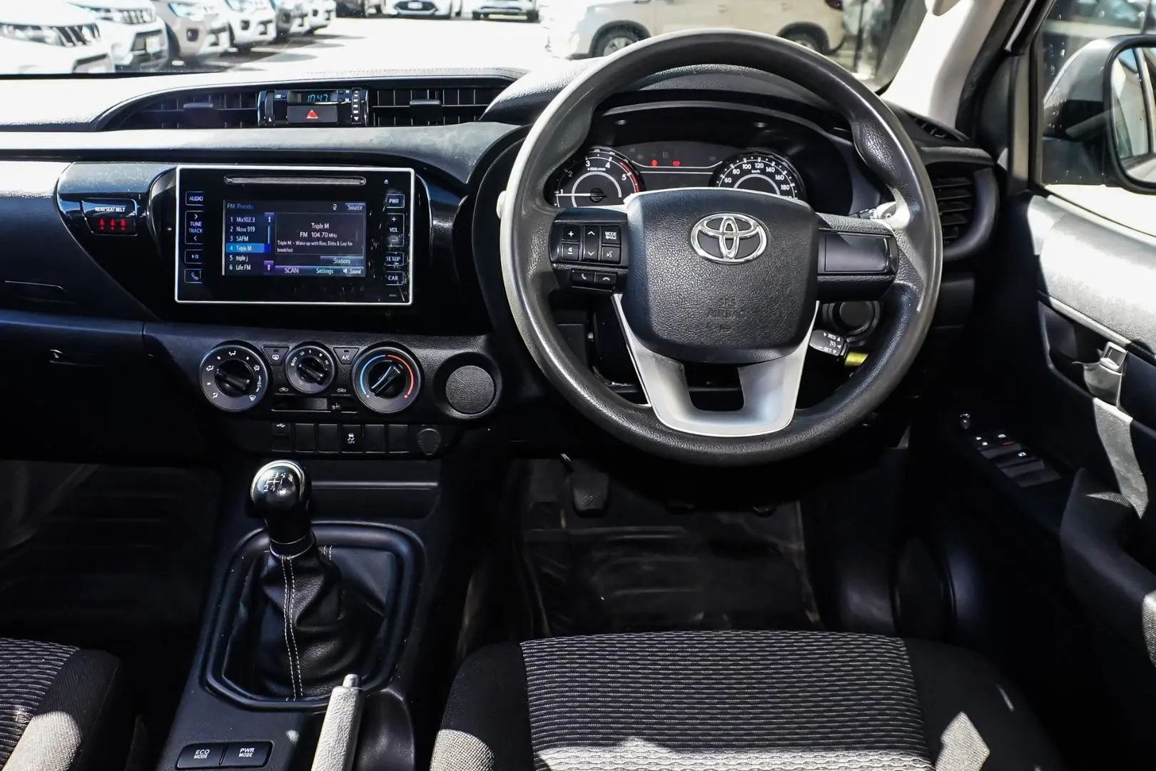 2018 Toyota Hilux Gallery Image 9