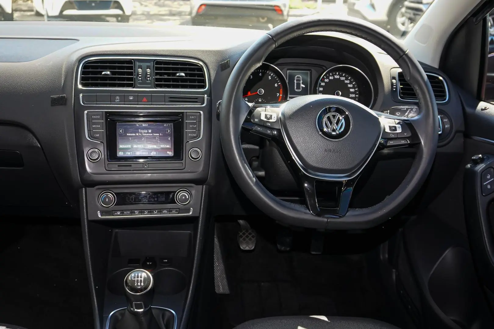2015 Volkswagen Polo Gallery Image 8