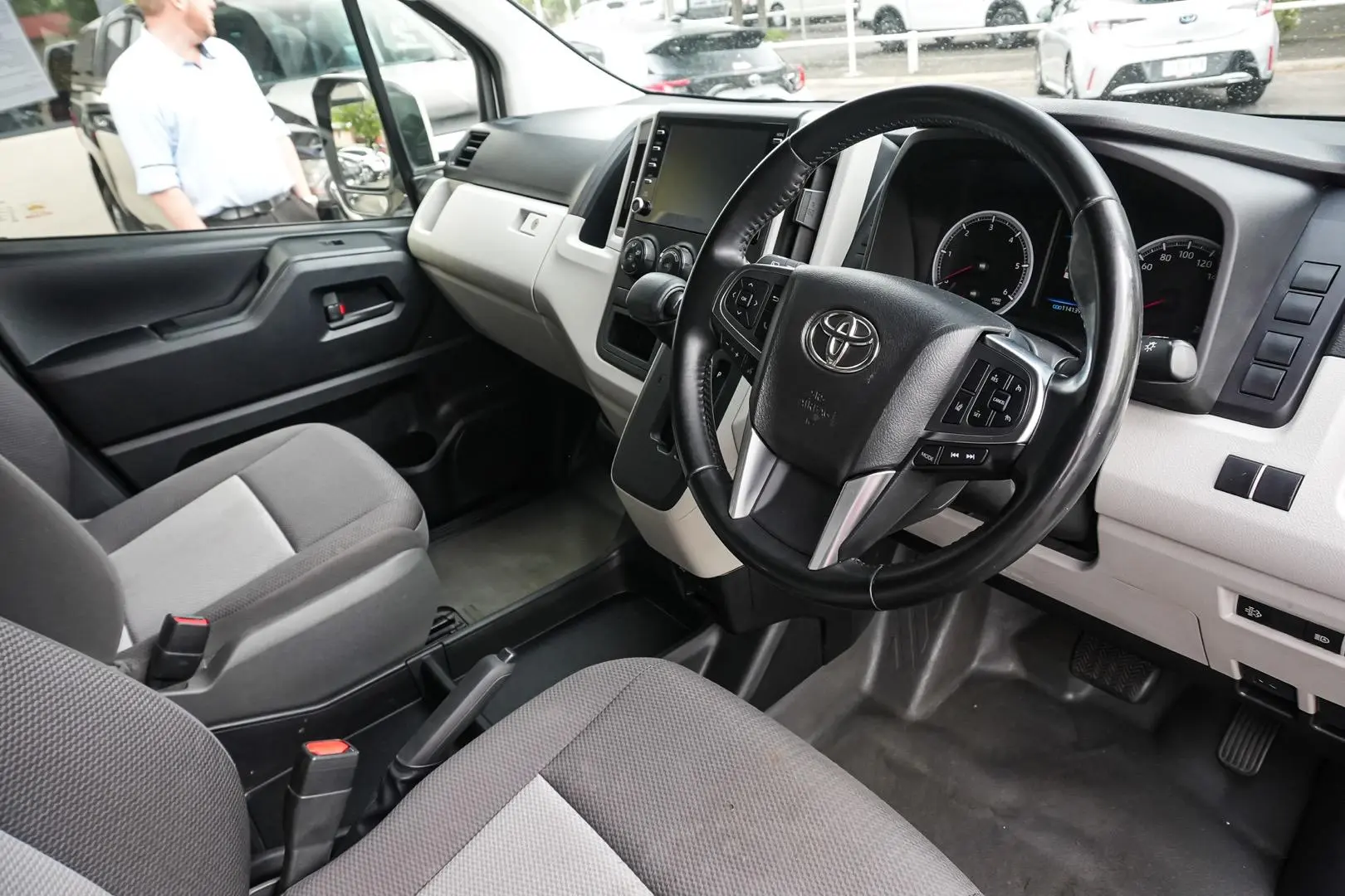 2021 Toyota Hiace Gallery Image 7