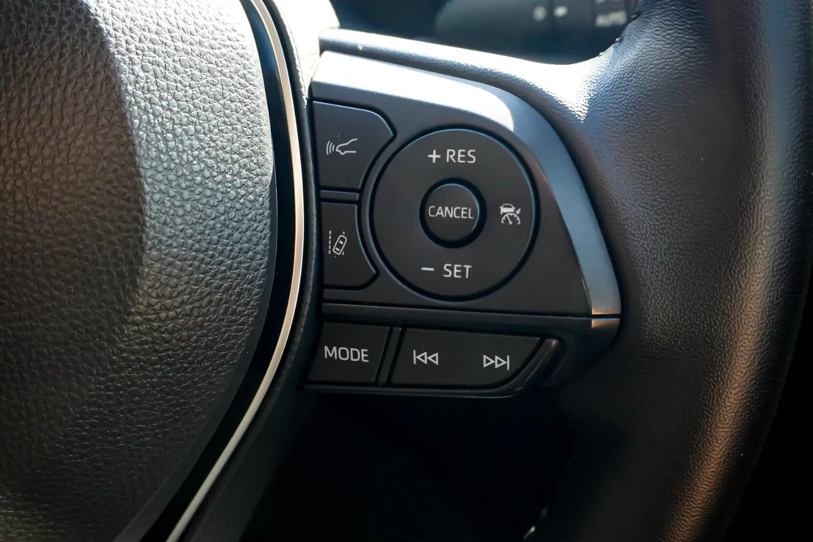 2025 Toyota RAV4 Gallery Image 19