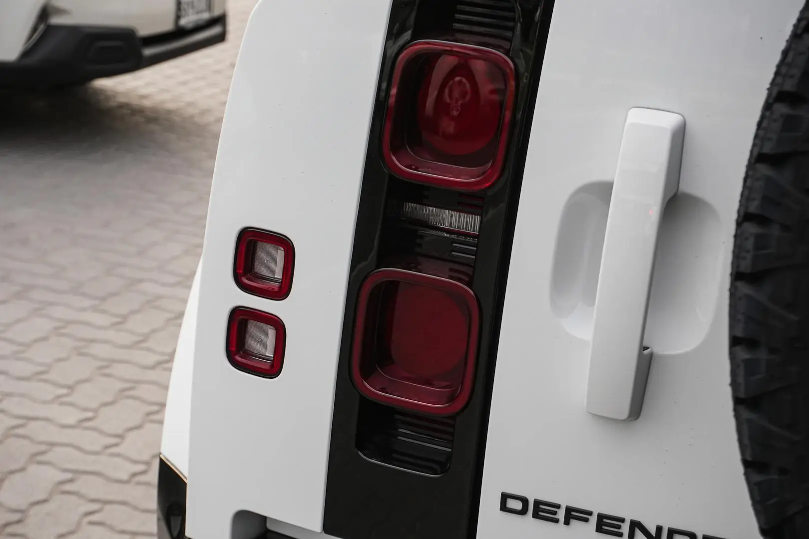2025 Land Rover Defender Gallery Image 13