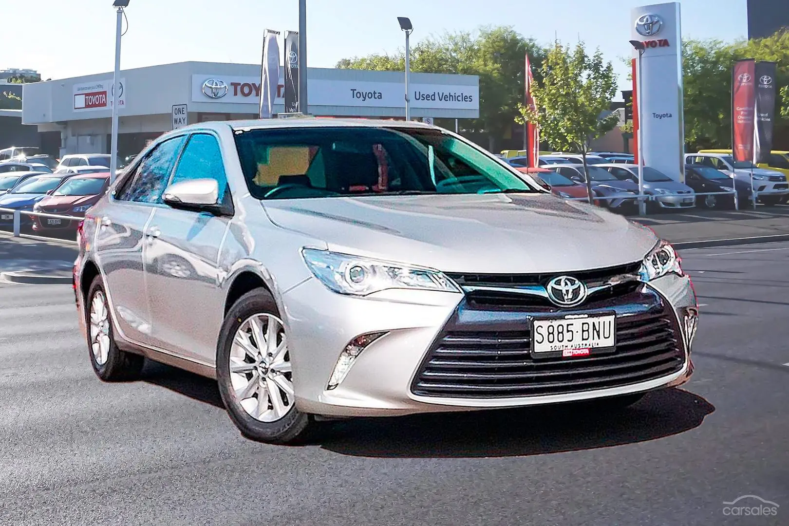 2016 Toyota Camry Image 1